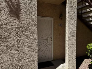 Photo #4: 2785008 Listing