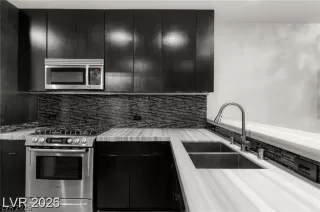 Photo #2: 2785014 Listing