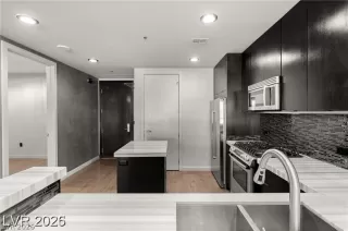 Photo #3: 2785014 Listing