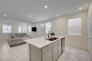 Photo #2: 2785022 Listing