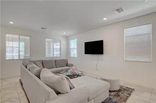 Photo #5: 2785022 Listing