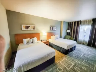 Photo #5: 2785035 Listing