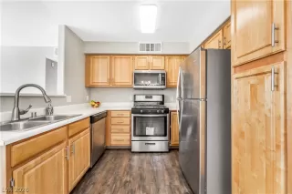 Photo #2: 2785044 Listing