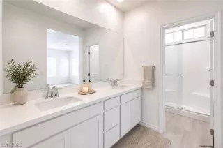 Photo #4: 2785067 Listing