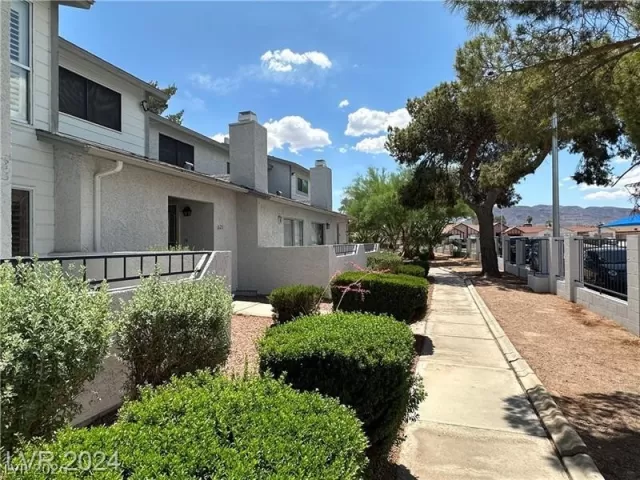 MLS: 2785093 Condo For Sale