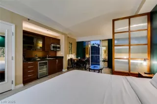 Photo #6: 2785116 Listing