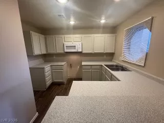 Photo #5: 2785123 Listing