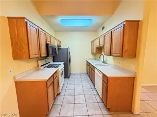 Photo #4: 2785131 Listing