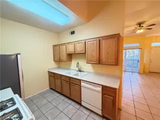 Photo #5: 2785131 Listing