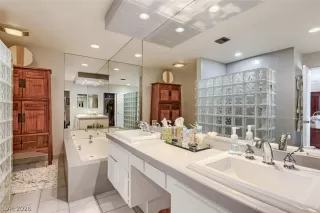 Photo #3: 2785168 Listing