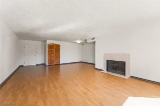 Photo #4: 2785169 Listing