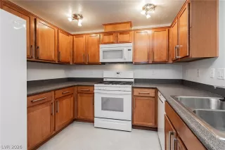 Photo #4: 2785180 Listing