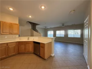 Photo #5: 2785183 Listing