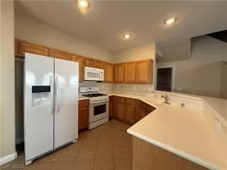 Photo #6: 2785183 Listing
