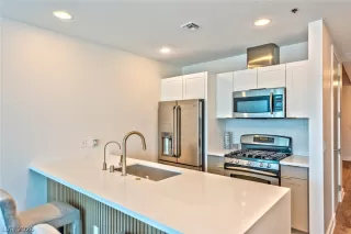 Photo #4: 2785196 Listing