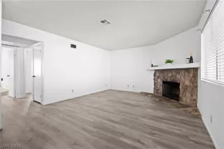 Photo #3: 2785351 Listing