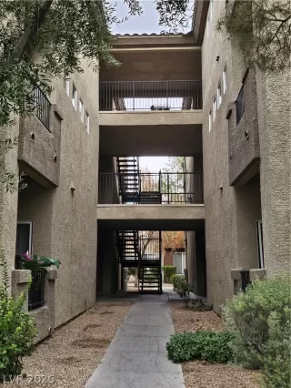 Photo #4: 2785426 Listing