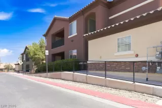 Photo #2: 2785433 Listing