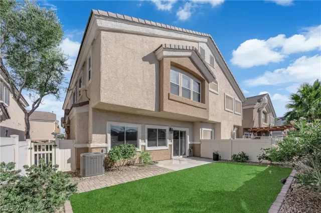 MLS: 2785598 Condo For Sale