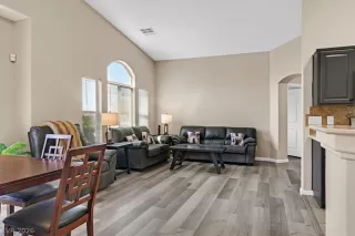 Photo #3: 2785626 Listing