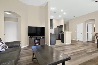 Photo #5: 2785626 Listing