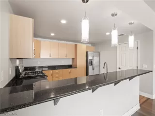 Photo #5: 2785639 Listing