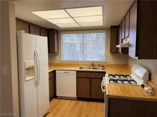 Photo #6: 2785696 Listing
