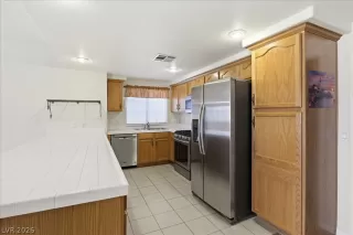 Photo #4: 2785781 Listing