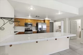 Photo #5: 2785781 Listing