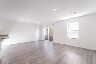 Photo #3: 2785817 Listing