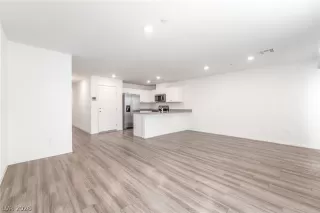 Photo #5: 2785817 Listing