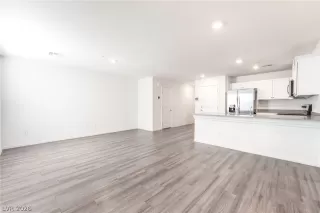 Photo #6: 2785817 Listing