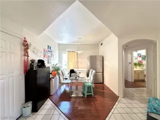 Photo #4: 2785860 Listing