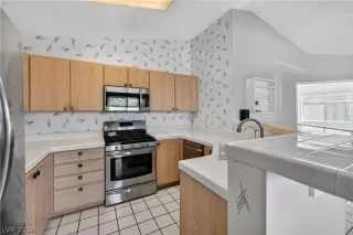 Photo #3: 2785932 Listing