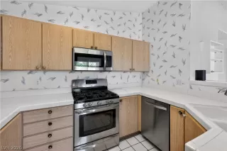 Photo #4: 2785932 Listing