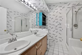 Photo #6: 2785932 Listing