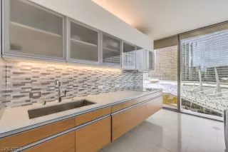 Photo #4: 2785938 Listing