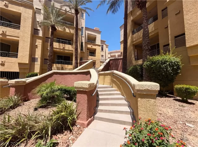 MLS: 2785943 Condo For Sale