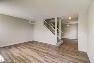 Photo #5: 2785945 Listing