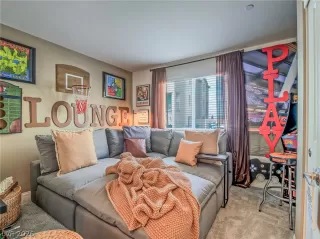 Photo #5: 2786080 Listing