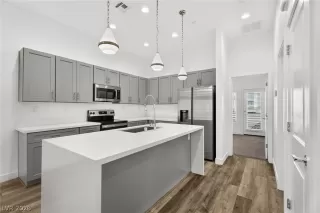 Photo #2: 2786104 Listing