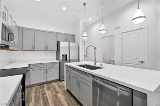 Photo #3: 2786104 Listing