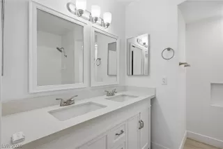 Photo #4: 2786110 Listing