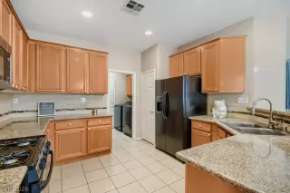 Photo #3: 2786130 Listing
