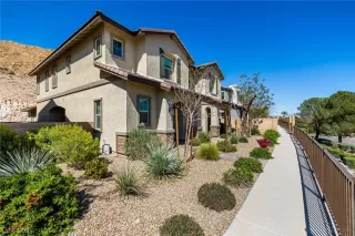 Photo #2: 2786216 Listing