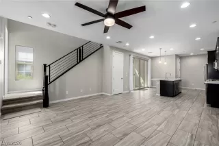 Photo #4: 2786216 Listing