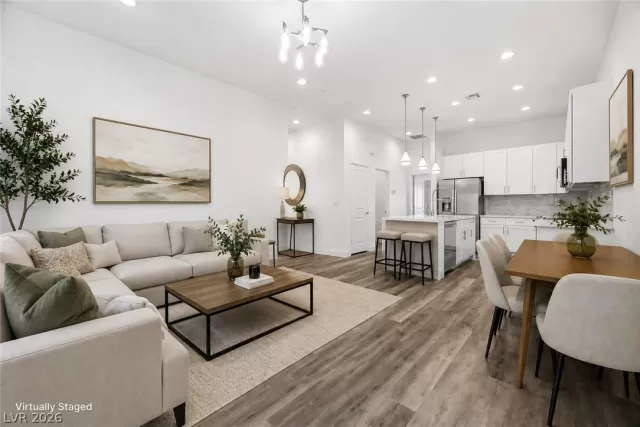 MLS: 2786337 Condo For Sale