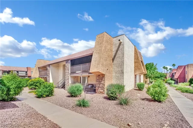 MLS: 2786342 Condo For Sale