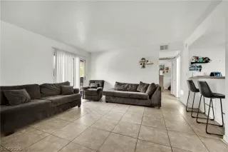 Photo #6: 2786342 Listing