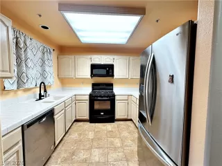 Photo #3: 2786400 Listing
